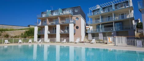 Seasonal outdoor pool, sun loungers