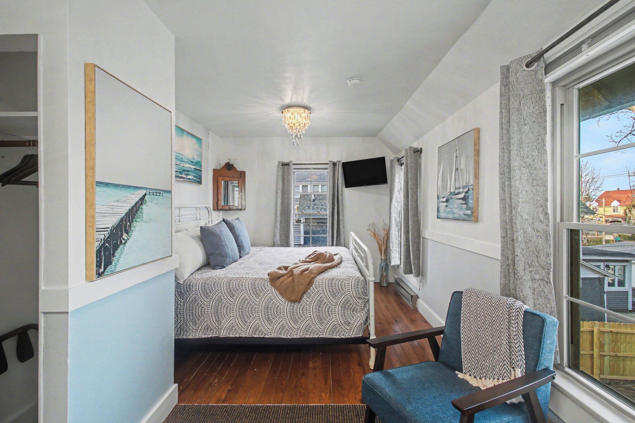 Deluxe Room, 1 King Bed, Lake View (Low)