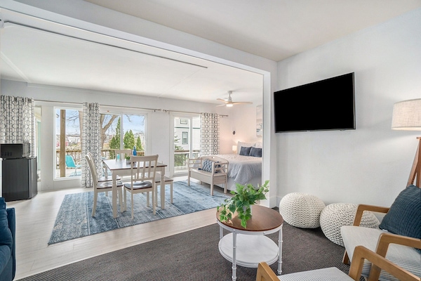 Apartment, 3 Bedrooms (Hale) | Living area