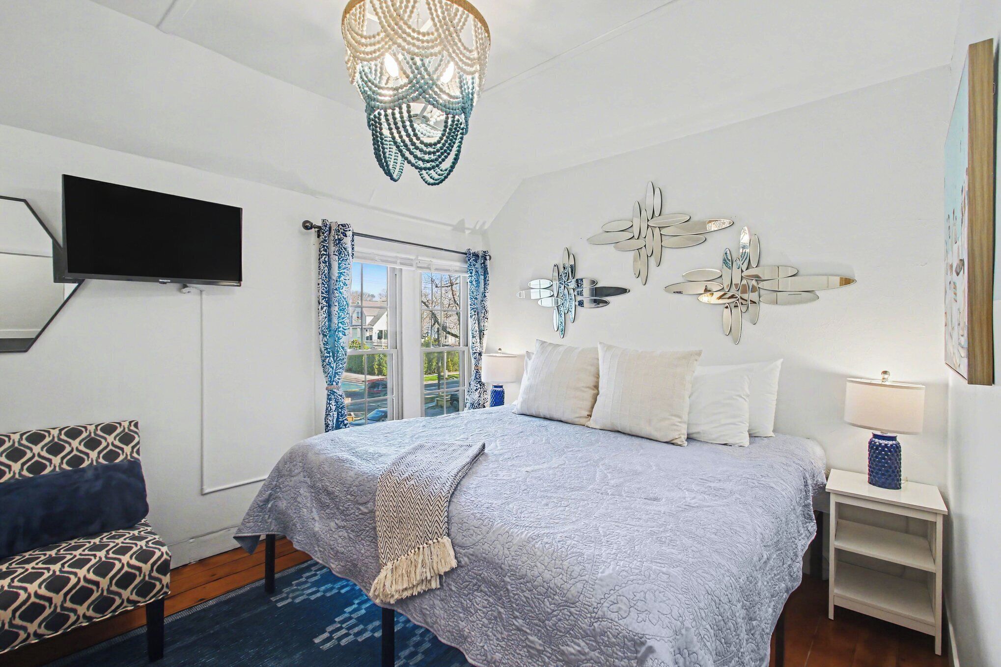 Room, 1 King Bed, Lake View (Johnston)