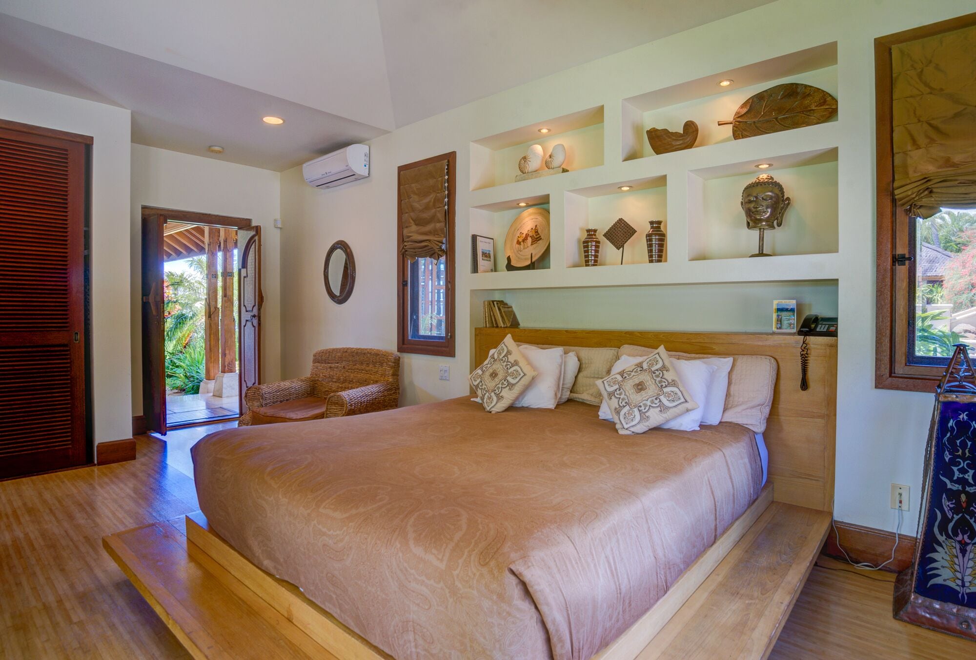 Rom – standard, 1 kingsize-seng, ikke-røyk (Kipuka) | Safe på rommet, individuelt dekorert og individuelt innredet