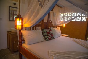 Dobbeltrom – standard, 1 soverom | Safe på rommet, skrivebord, skrivebord for bærbar PC og lydisolert