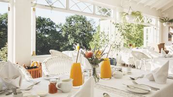 Free daily full breakfast