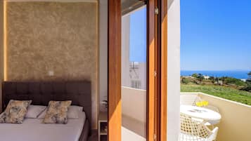 Superior Triple Room, Garden View | Soundproofing, iron/ironing board, free WiFi, bed sheets