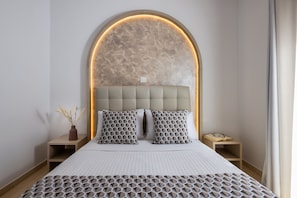 Standard Double Room | Soundproofing, iron/ironing board, free WiFi, bed sheets - Petros Villa (Santorini)