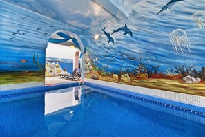 Indoor pool - Petros Villa (Santorini)