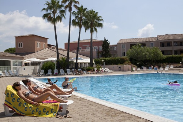 Outdoor pool, pool umbrellas, sun loungers