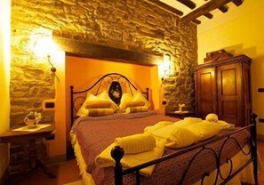 Standard Room | 1 bedroom, Frette Italian sheets, premium bedding, down duvets - Rugapiana Vacanze - B&B (Cortona)