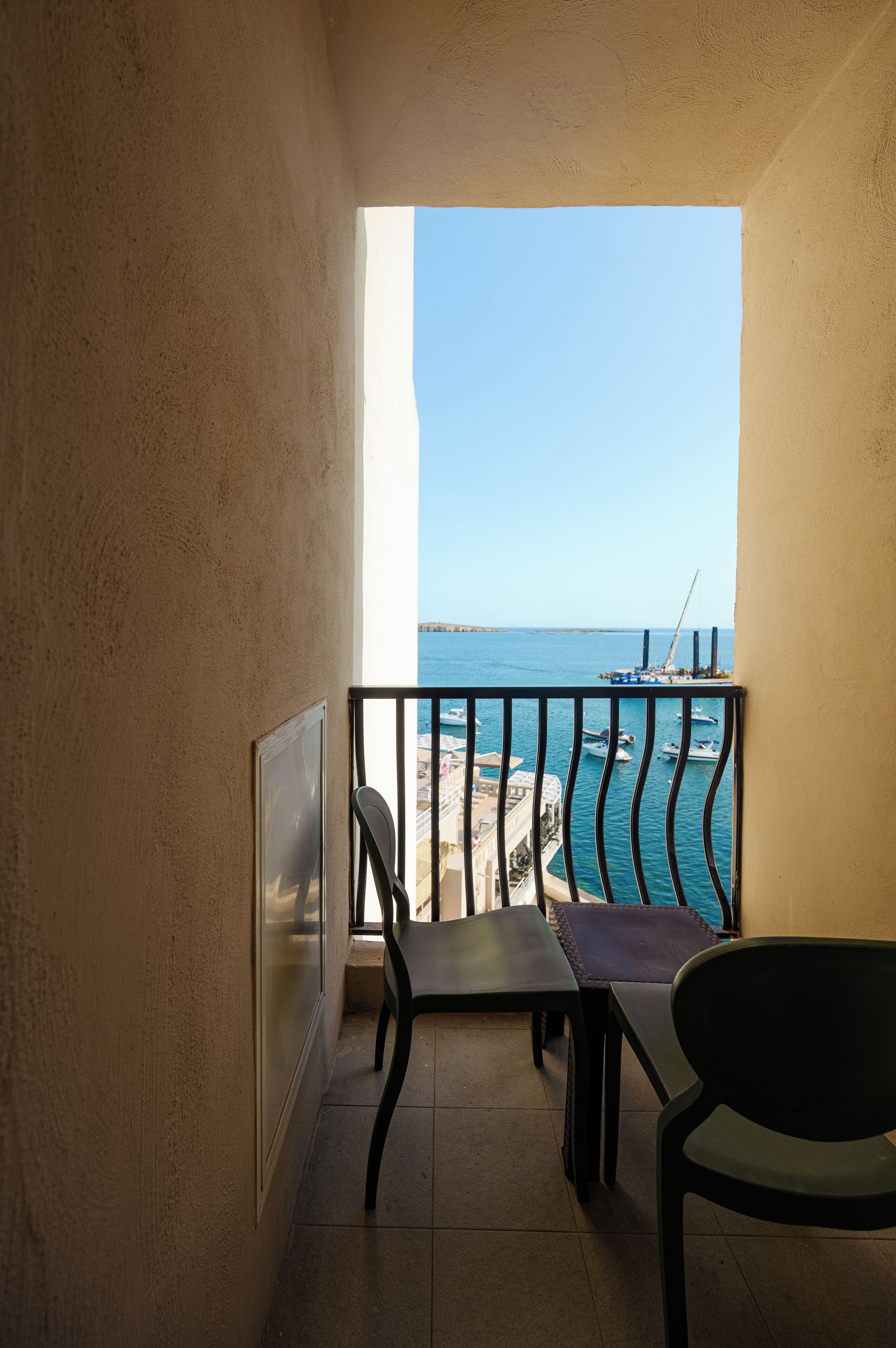Photo - Gillieru Harbour Hotel
