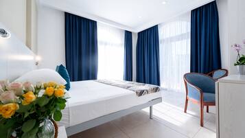 Standard Room, Sea View | Minibar, in-room safe, desk, blackout drapes