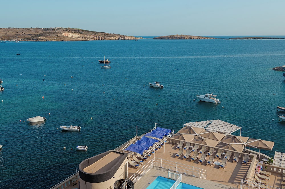 Gillieru Harbour Hotel