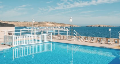 Gillieru Harbour Hotel