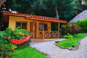 Familievilla | Minibar, safe på rommet, skrivebord og strykejern/-brett