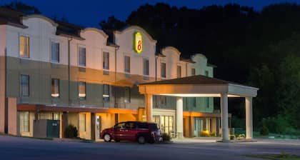 Super 8 by Wyndham Beaver Falls