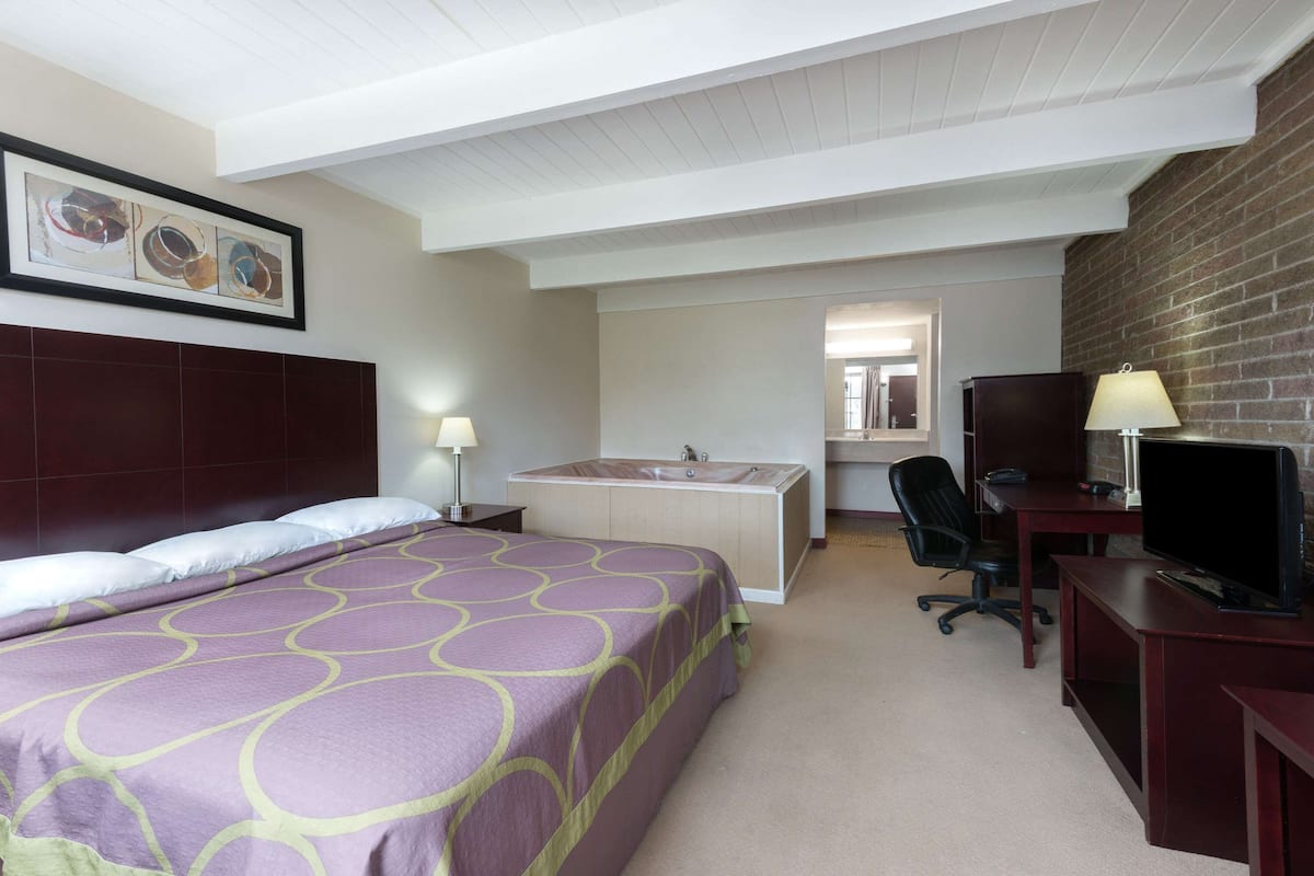 Studio Suite, 1 King Bed, Non Smoking | Desk, blackout curtains, soundproofing, iron/ironing board