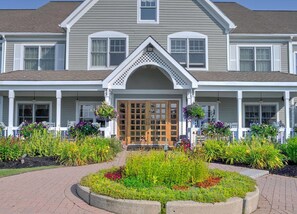 Front of property - Country Inn at The Mall (Bangor)