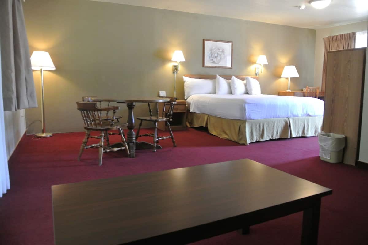 Deluxe Room, 1 King Bed, Non Smoking