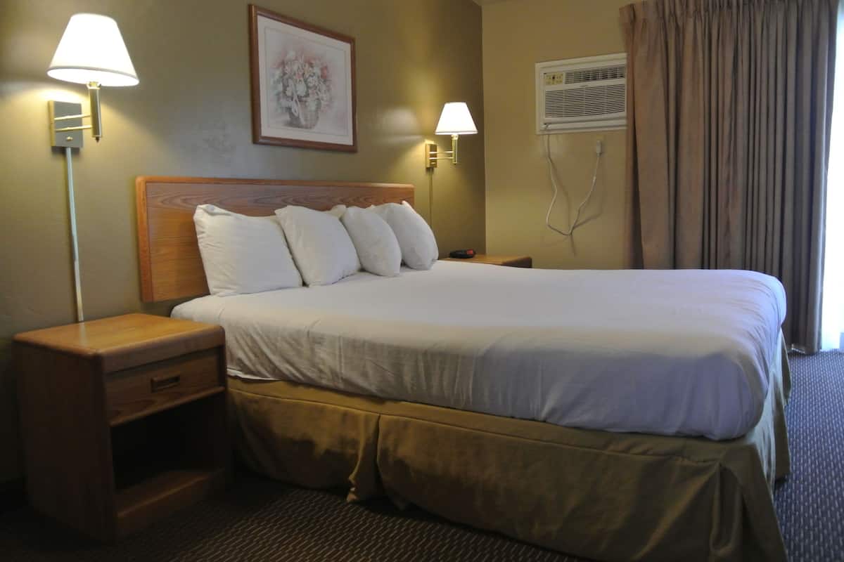 Standard Room, 1 King Bed, Non Smoking