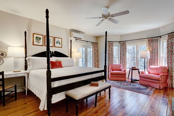 Deluxe Room, 1 Double Bed, Balcony (King Balcony Fireplace)