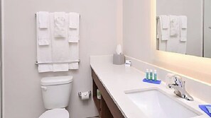 Amenidades de baño gratuitas, secadora de cabello, toallas
