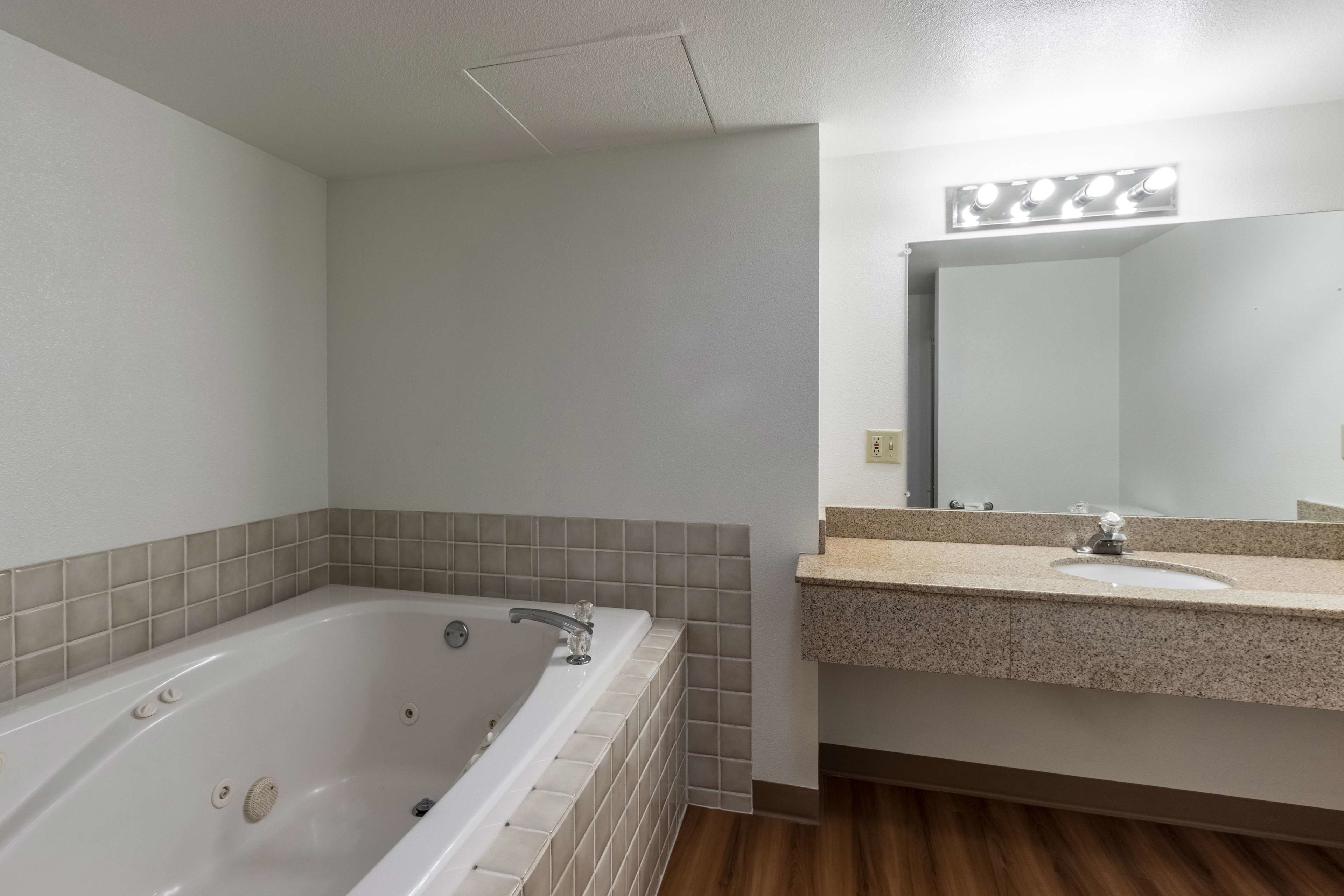 淋浴设施、毛巾