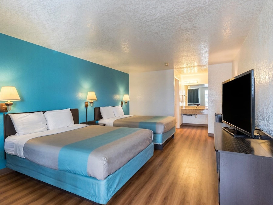 Senger med overmadrass og ekstrasenger (mot et tillegg)