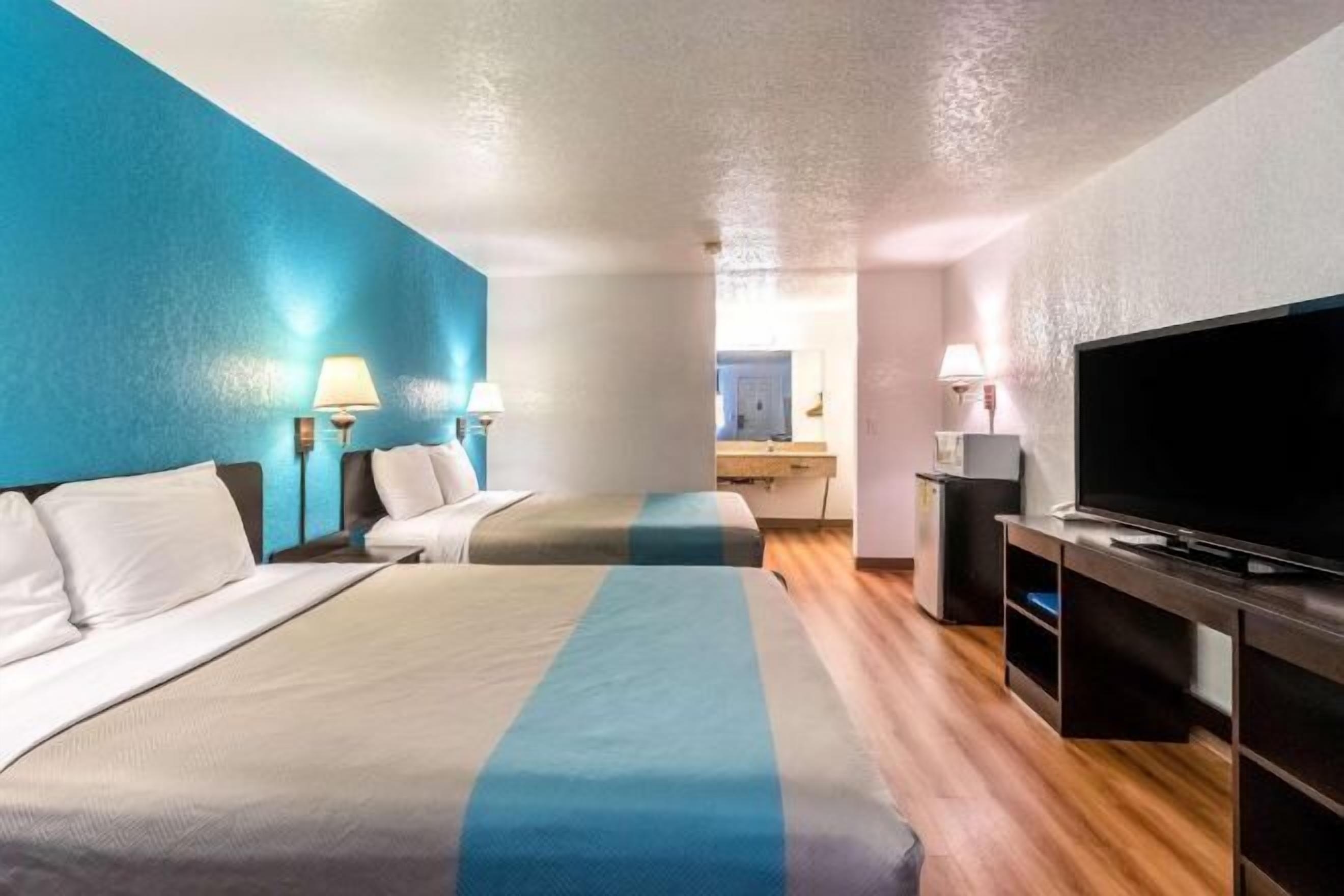 Camas con pillow-top, camas extra, wifi gratis y ropa de cama 