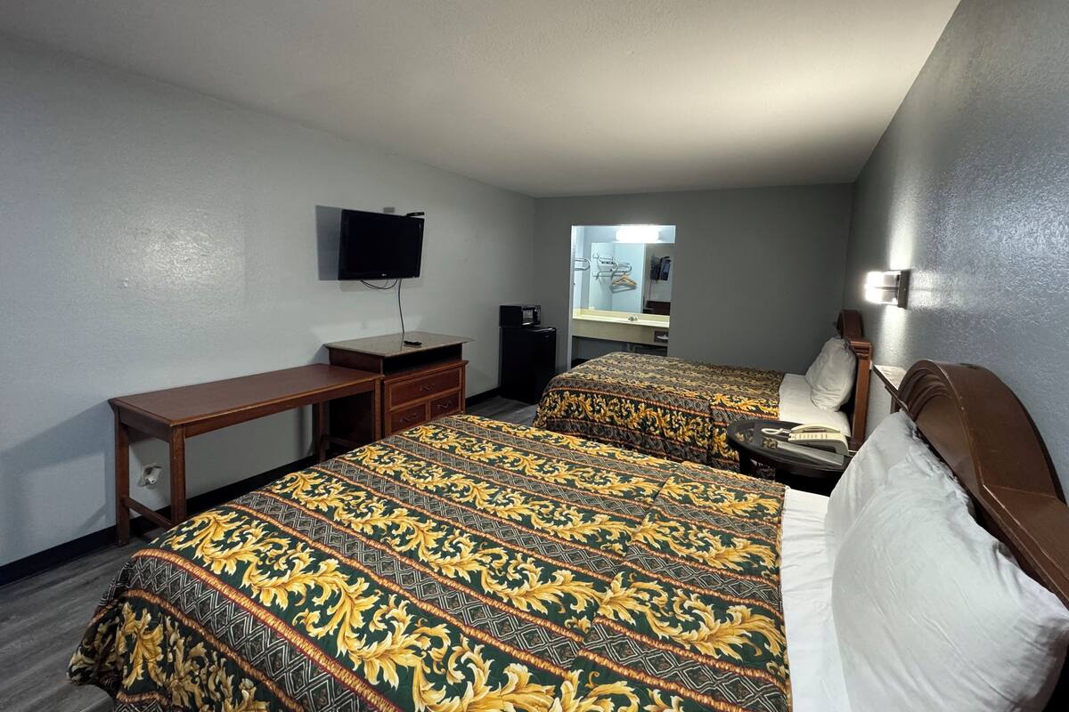 Iron/ironing board (on request), WiFi (free), alarm clocks, bed sheets