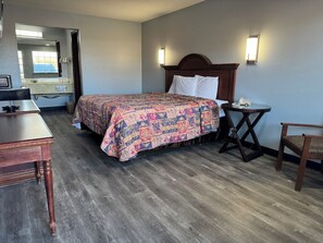 Quarto, 1 cama King, para não fumantes | Ferros/tábuas de passar roupa, Wi-Fi de cortesia, roupa de cama