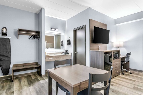 Chambre Standard, 2 grands lits, non-fumeurs | Bureau, fer et planche à repasser, Wi-Fi gratuit, réveils