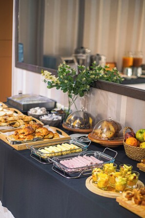 뷔페 아침 식사