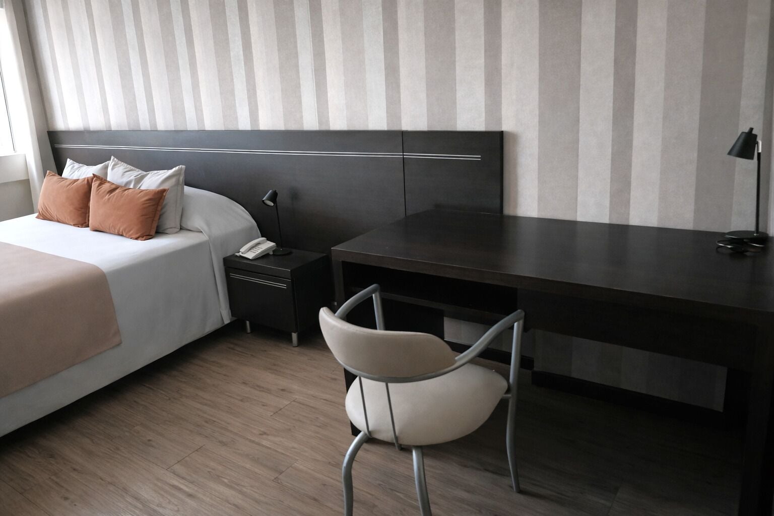 Superior tweepersoonskamer | Hypoallergeen beddengoed, een minibar, een kluis op de kamer