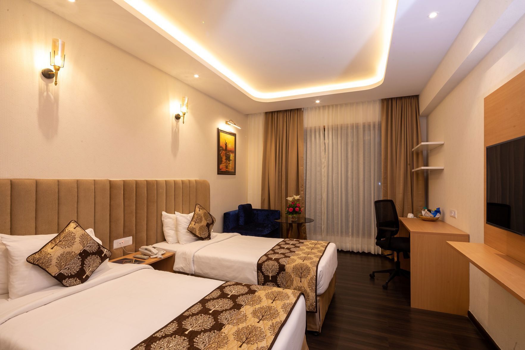 Premium bedding, pillowtop beds, minibar, in-room safe