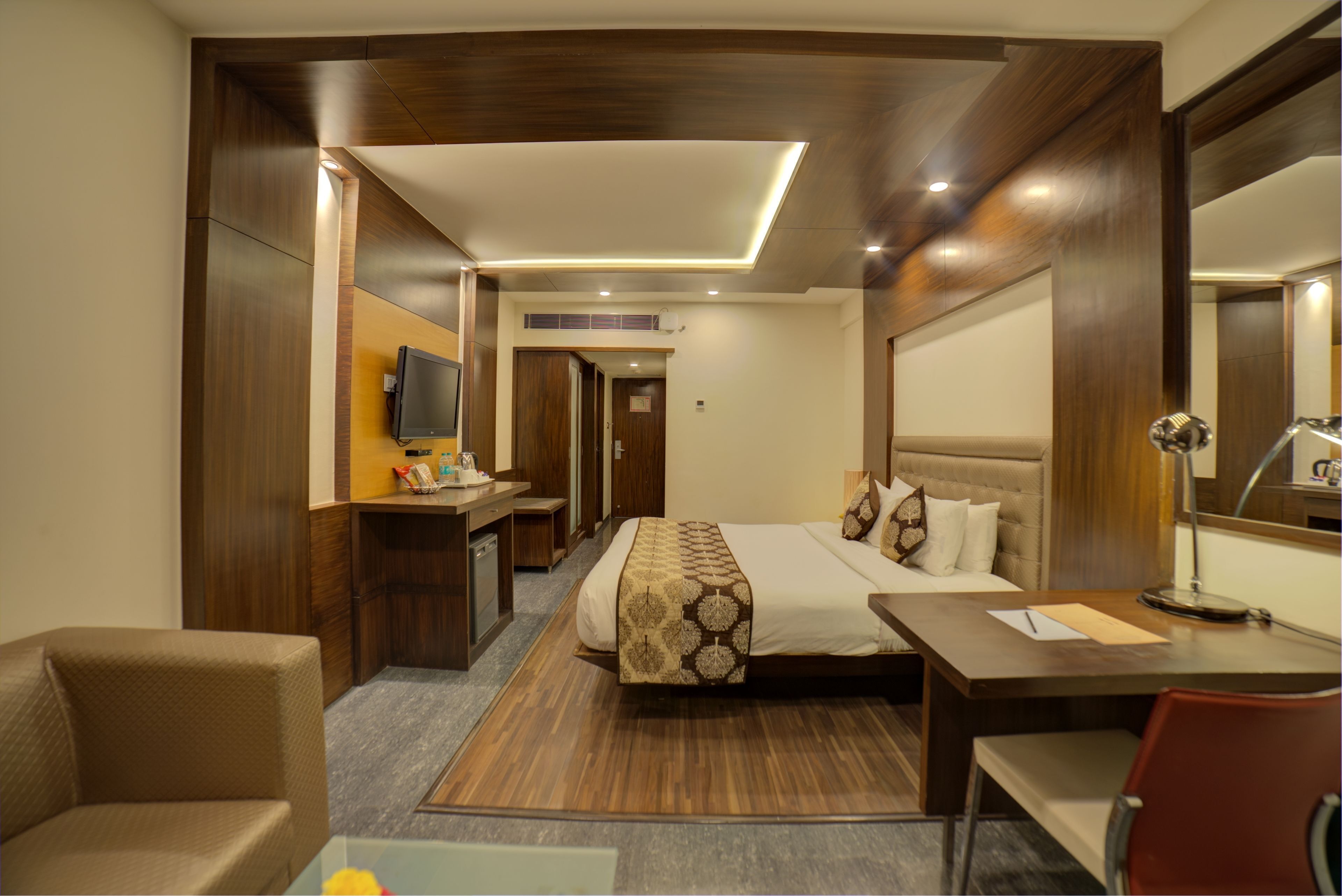 Premium bedding, pillowtop beds, minibar, in-room safe