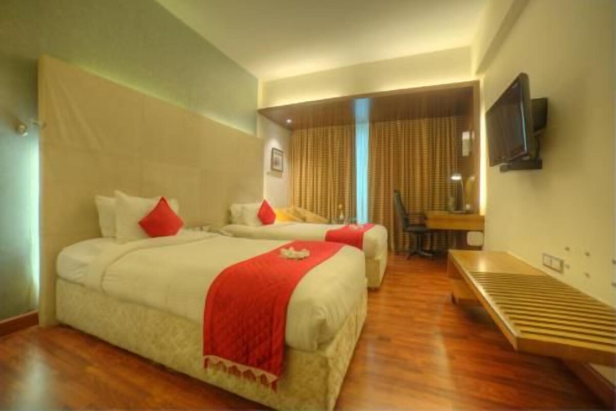 Premium bedding, pillowtop beds, minibar, in-room safe