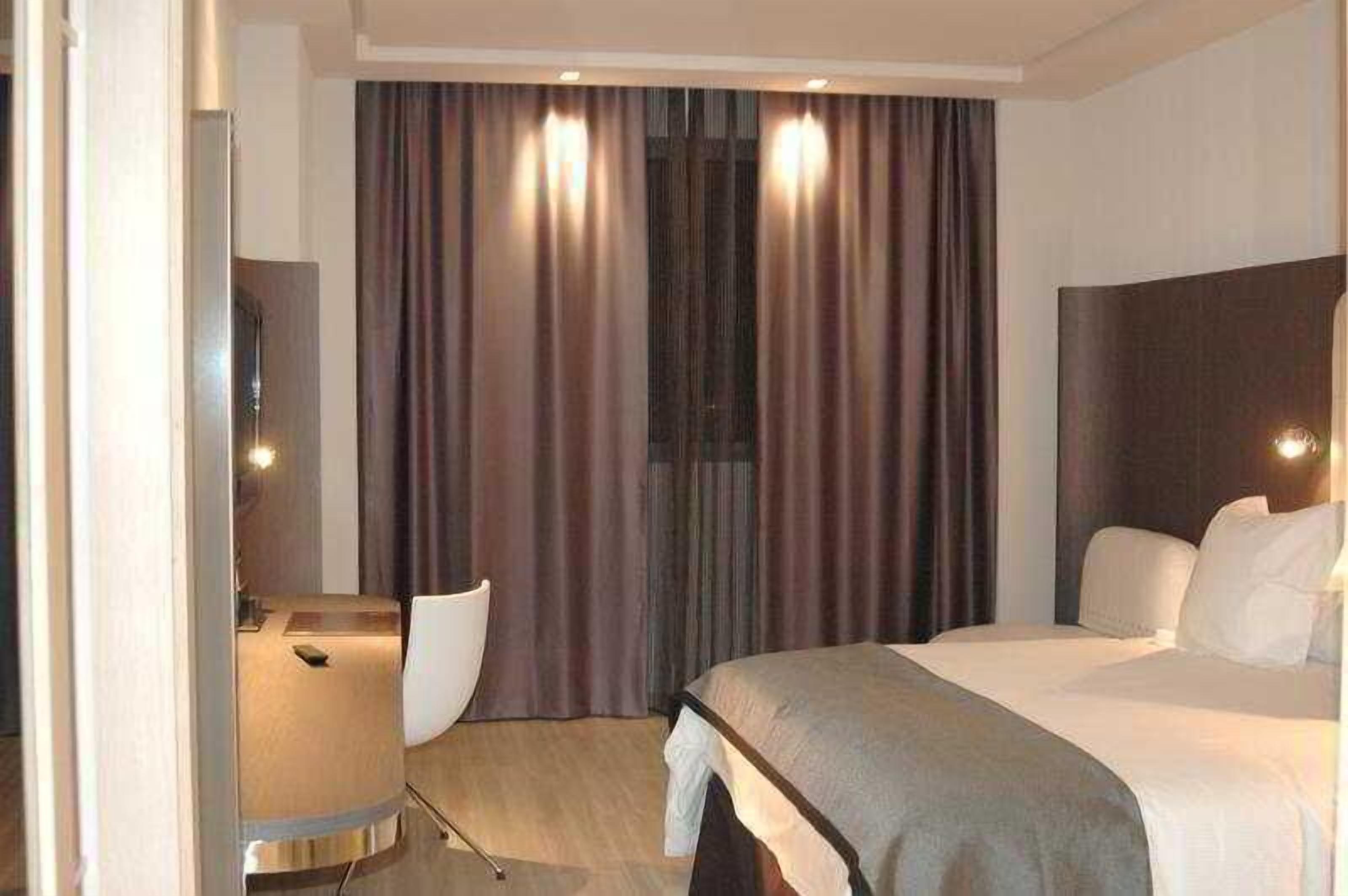 Ropa de cama hipoalergénica, edredón y minibar 