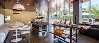 Hotel Maydrit Airport