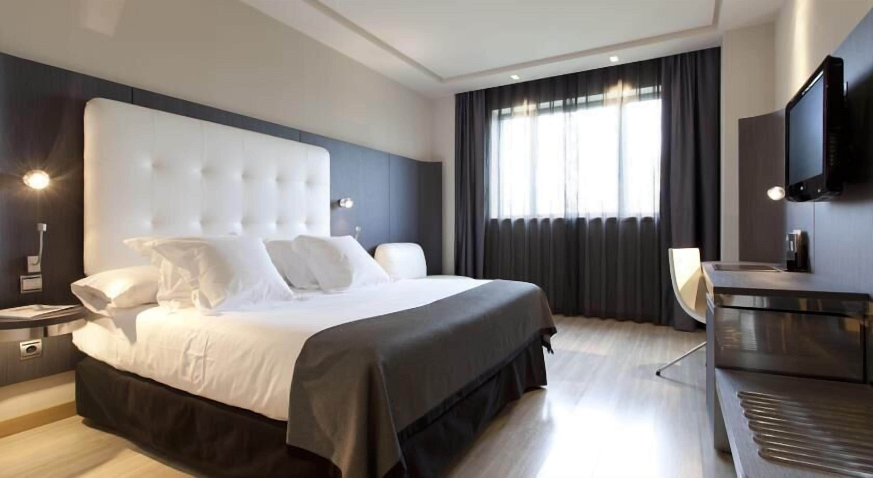 Ropa de cama hipoalergénica, edredón y minibar 