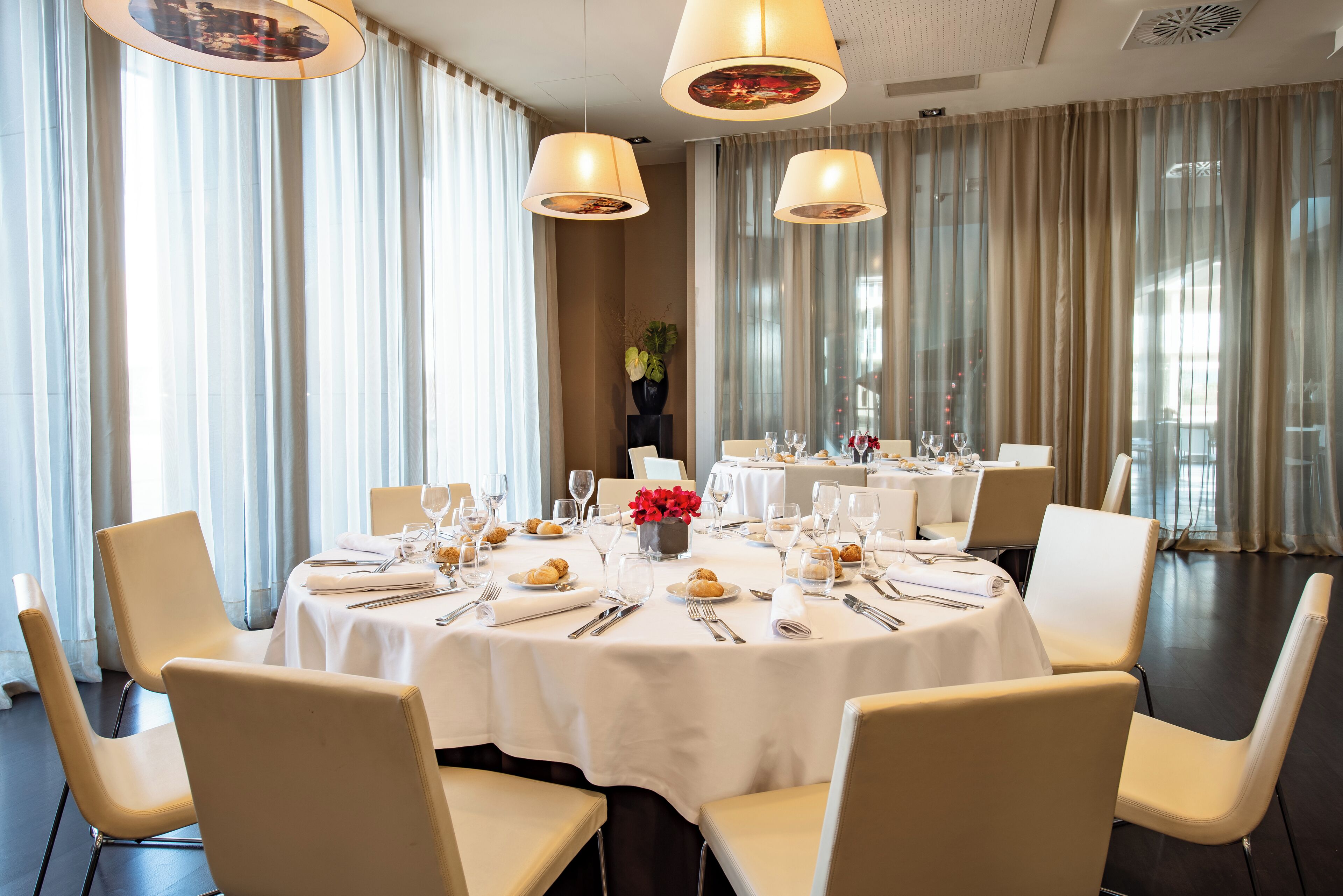 lunch and dinner served