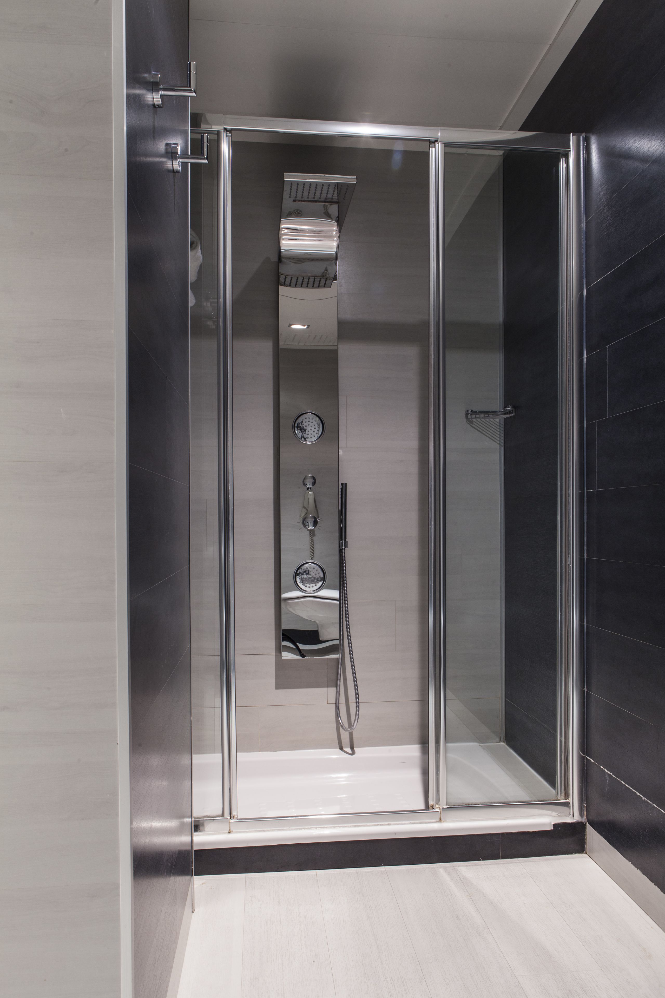 standard (double room with parking included) | bathroom shower