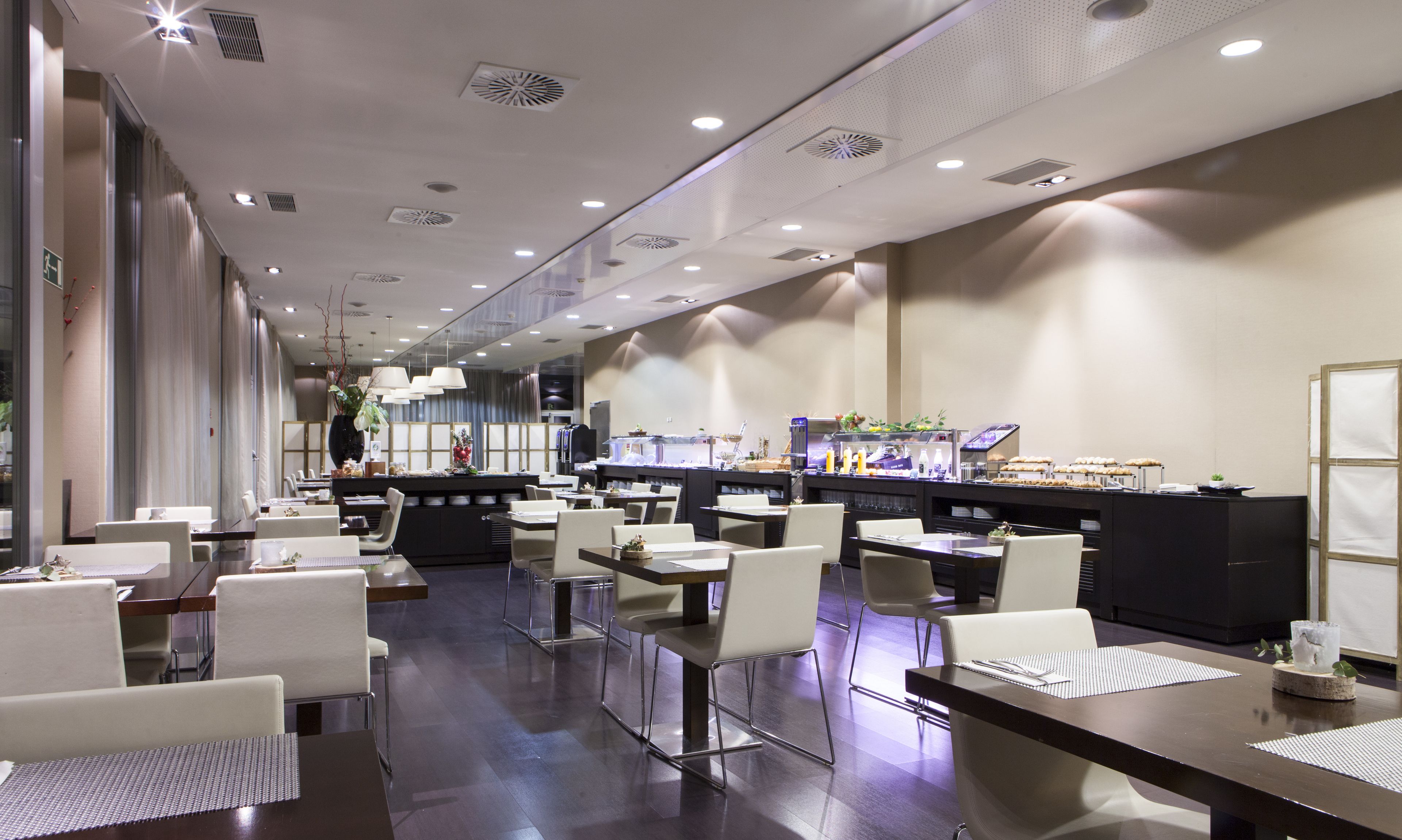 Dagelijks ontbijtbuffet (EUR 14 per persoon)