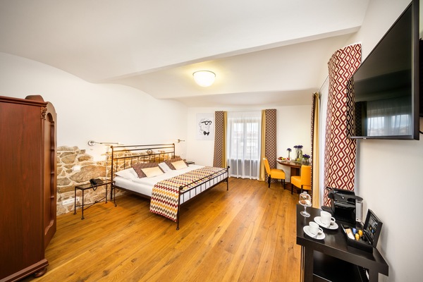 Family Suite | Select Comfort beds, minibar, in-room safe, laptop workspace