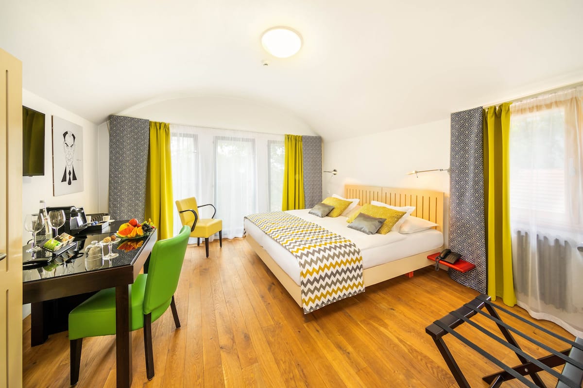 deluxe double room | 1 bedroom, select comfort beds, minibar, in-room safe
