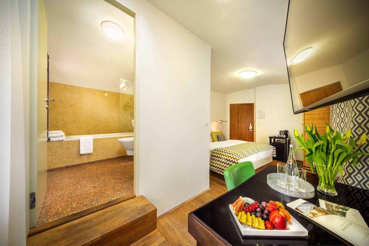 deluxe double room | 1 bedroom, select comfort beds, minibar, in-room safe
