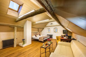 Luxury Suite | In-room dining