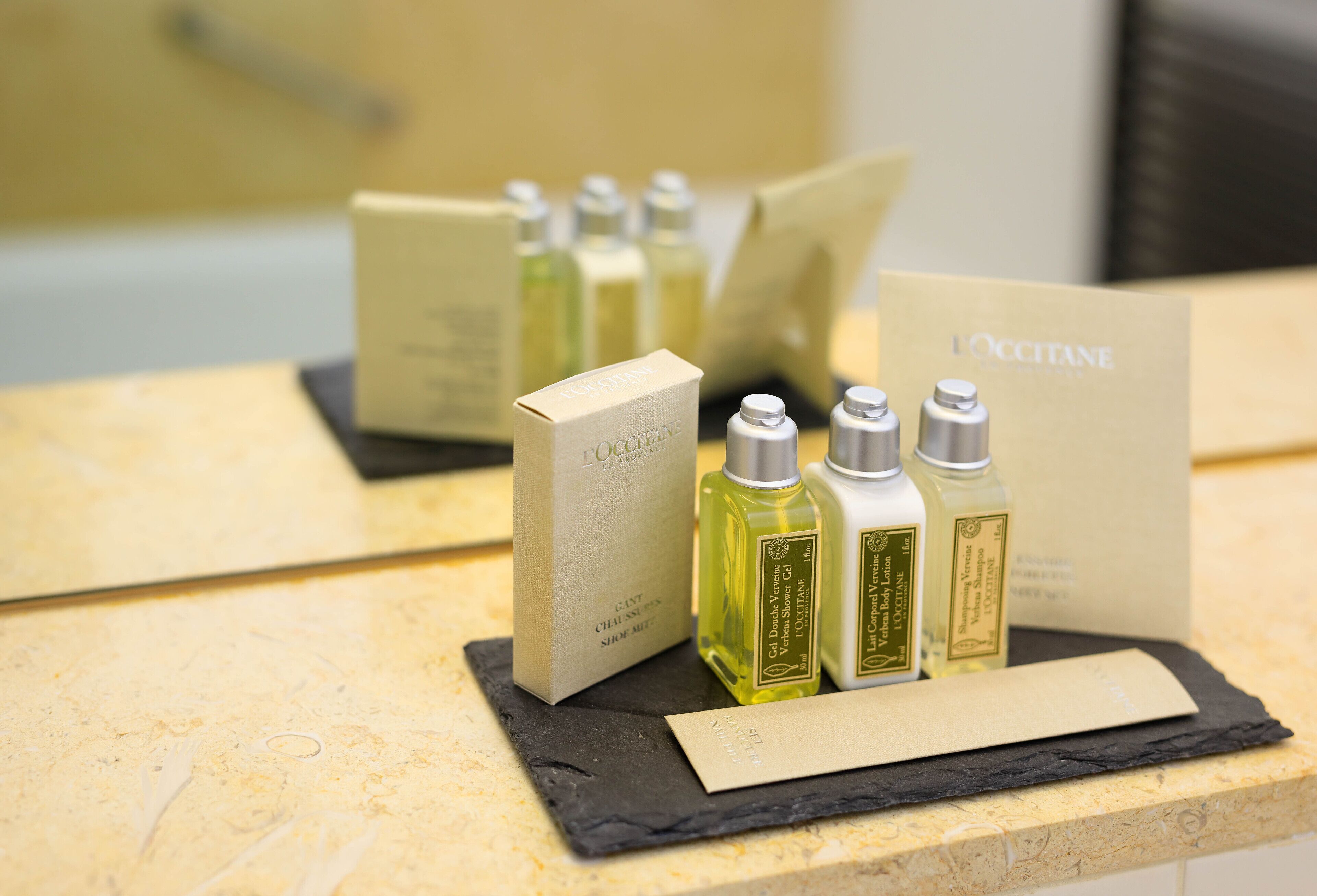 bathtub, spring water bathtub, free toiletries, hair dryer