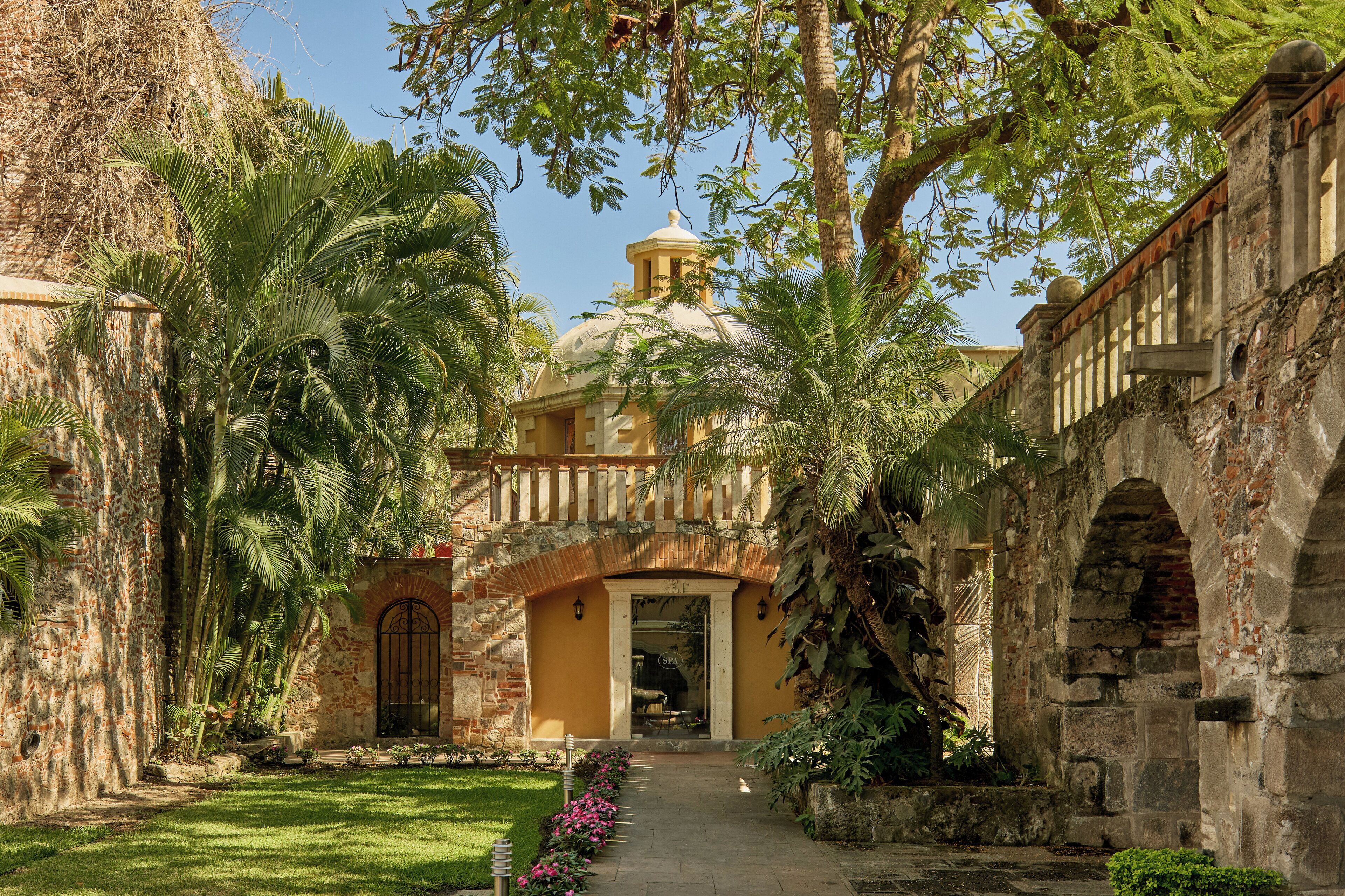 couples treatment room(s), sauna, steam room, facials, massages