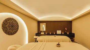 Salas de tratamiento para parejas, un sauna, baño turco