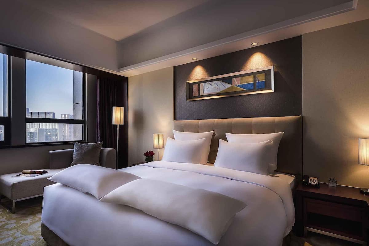 Deluxe Room, 1 Katil Raja (King) | Peralatan tempat tidur premium, gebar bulu kapas, bar mini