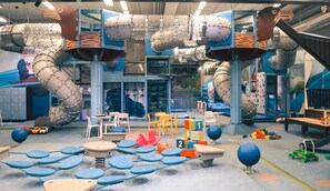 Área de juegos infantiles techada